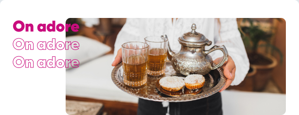 Savourer un thé à la menthe accompagné de délicieuses pâtisseries